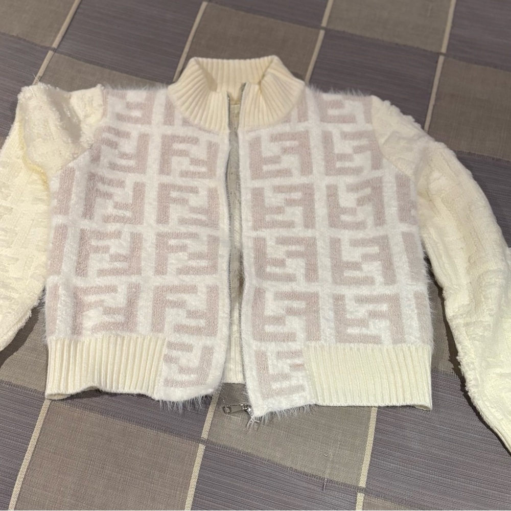 Cream and White Zip-Up Cardigan with Geometric Pattern